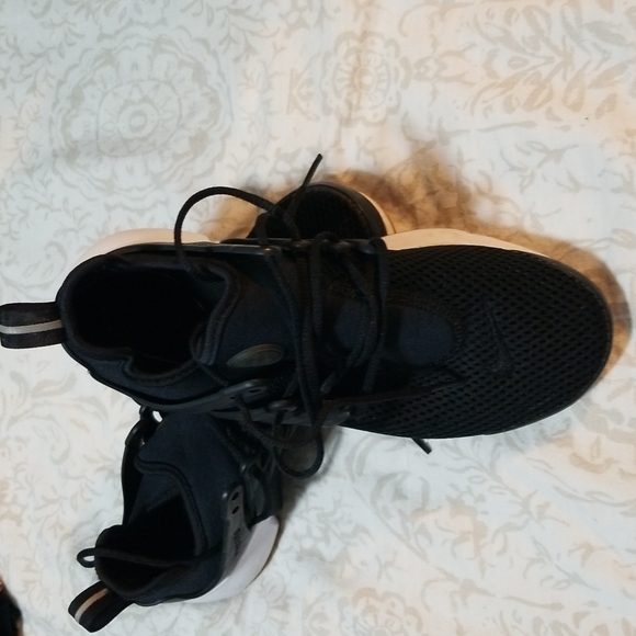 Nike - Picture 3 of 4